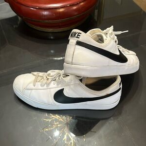 mens nike low cut court royals  size 15 white with black swoop